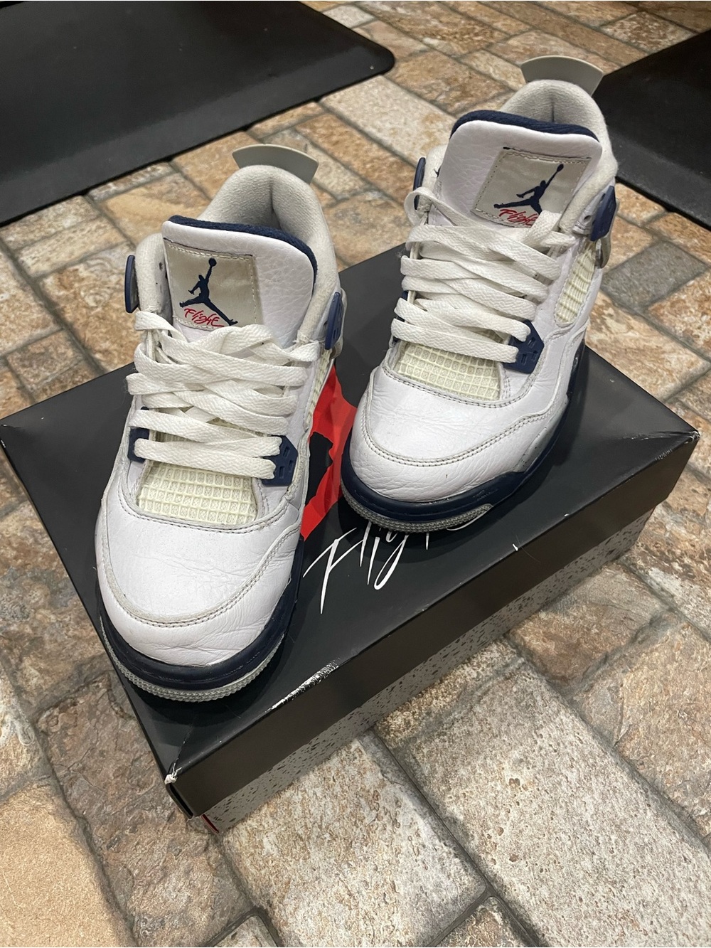 Air Jordan 4 Retro GS Midnight Navy 5.5Y / Women’s 7 w/box